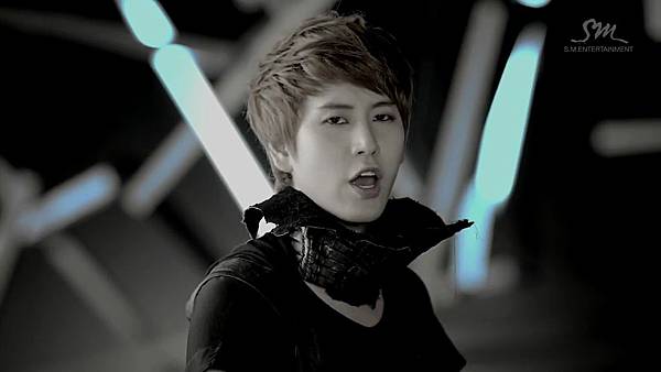 Super Junior_Sexy, Free andamp; Single_Music Video.mp4_000041750