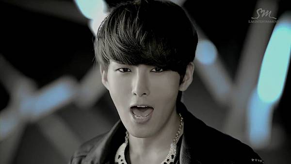 Super Junior_Sexy, Free andamp; Single_Music Video.mp4_000060268
