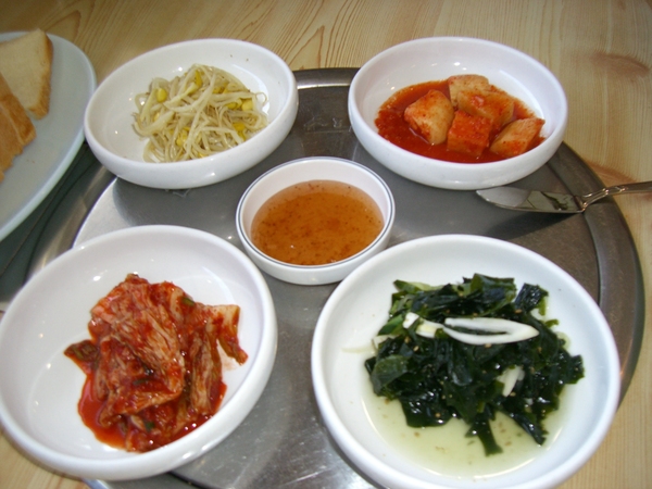 韓式早餐:小菜+粥+土司