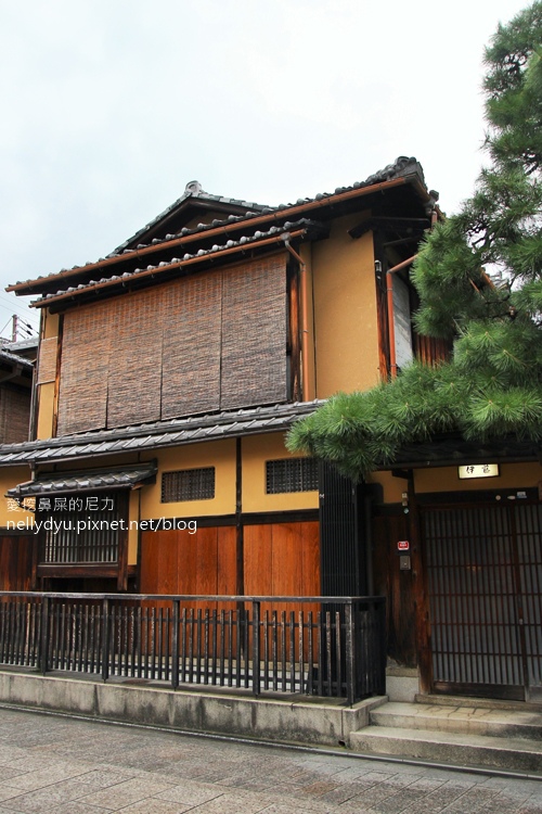 很喜欢日本老建筑的颜色搭配,让老房子看起来特别的有味道 简约的色彩