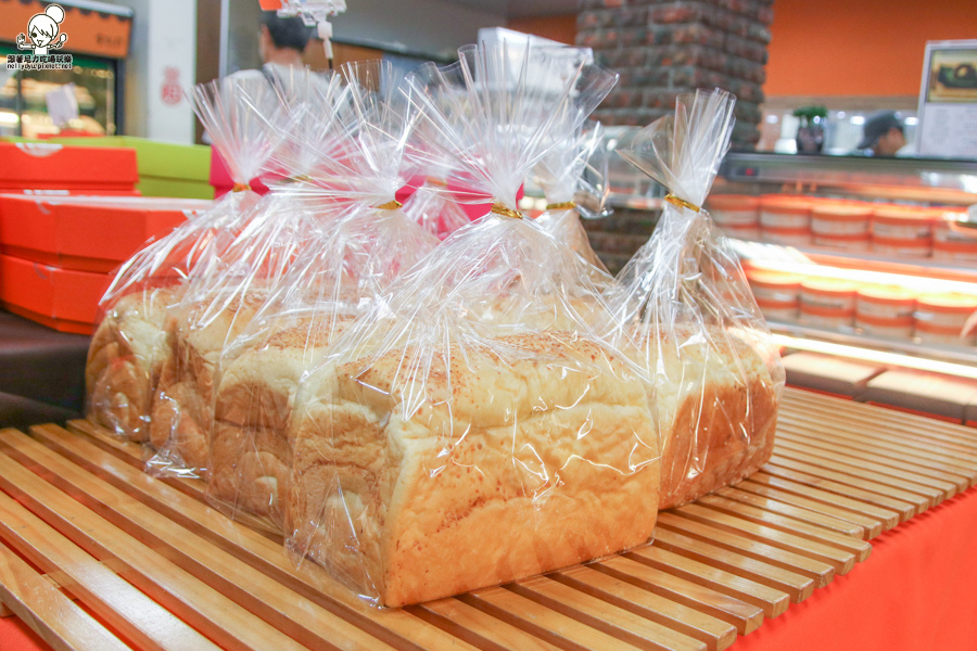 金龍彩 蛋奶素 蛋糕 彌月蛋糕 麵包 老字號 高雄在地-7147.jpg