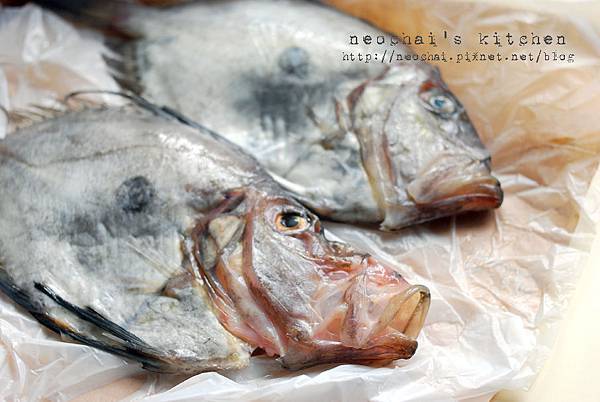 週末格仔煮】香煎很奇妙的魴魚配爆米香百香果奶油醬。Pan fried John 