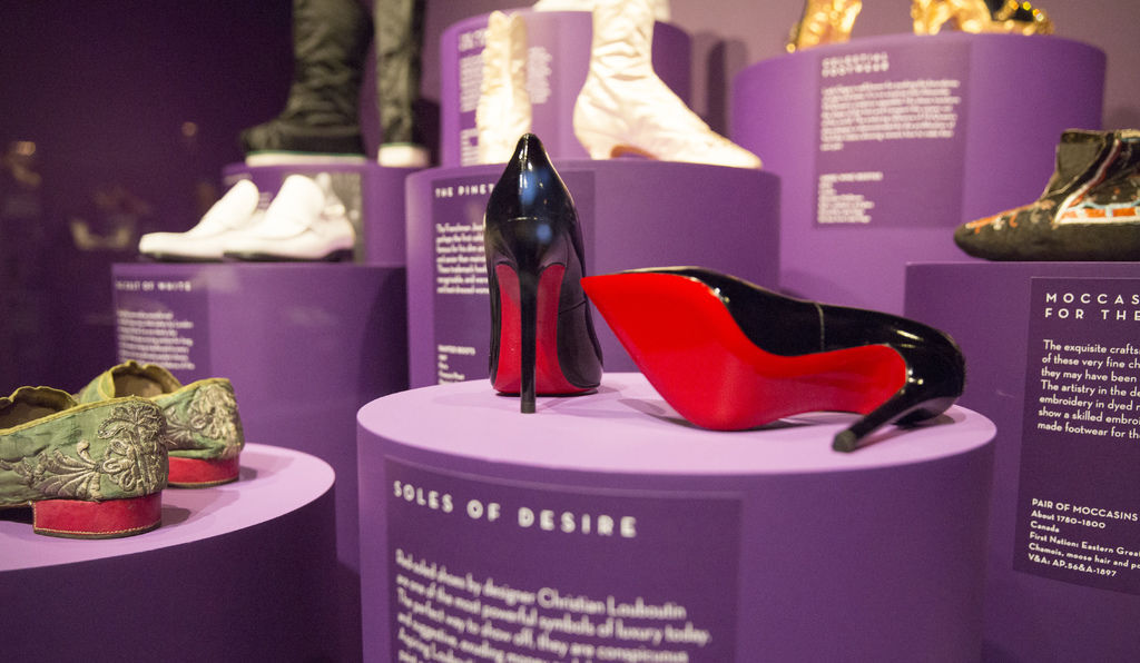 9._Installation_view_of_Shoes_Pleasure_and_Pain_13_June_2015_-_31_January_2016_c_Victoria_and_Albert_Museum_London