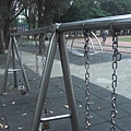 盪鞦韆  每次下課都在搶 = '' =