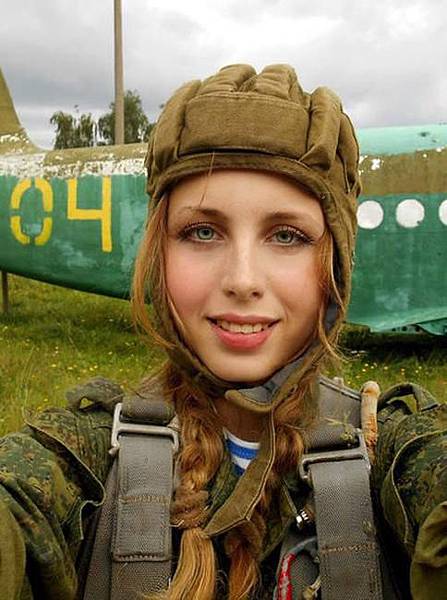 俄羅斯24歲空降女兵 俄羅斯24歲空降女兵