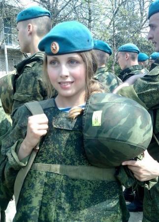 俄羅斯24歲空降女兵