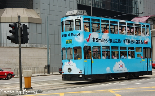 香港電車會叮叮叮的叫～很可愛