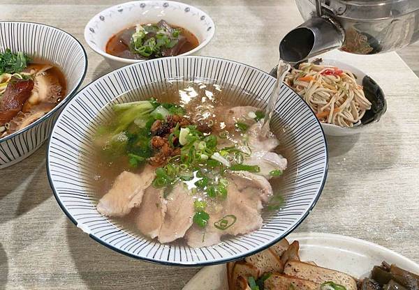 台中西區美食| 牛谷飲食牛肉麵。榮獲食尚玩家推薦全台必吃牛肉