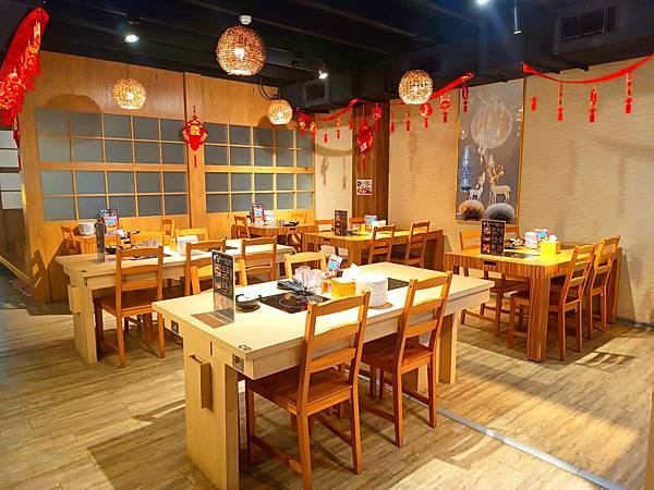 台中美食| 一宮壽喜燒專賣店-大墩店。6種肉品 + 60 種