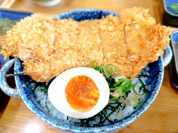 台中西屯美食| 衝丼一食。逢甲必吃平價美味丼飯! 招牌炸豬排