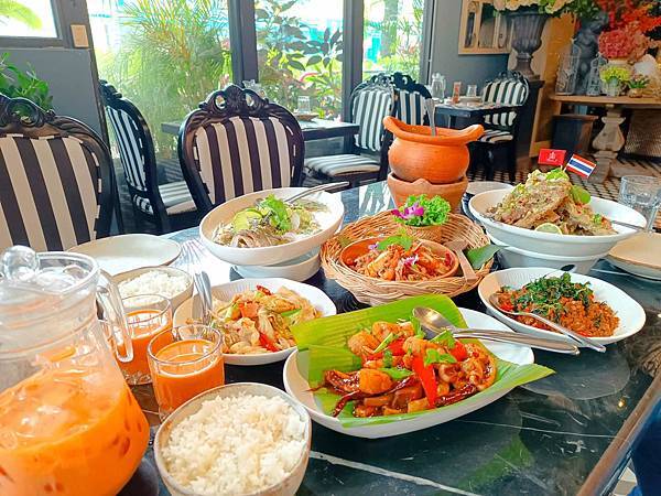 台中美食| Thai J 泰式料理-台中大墩店。法式浪漫花藝