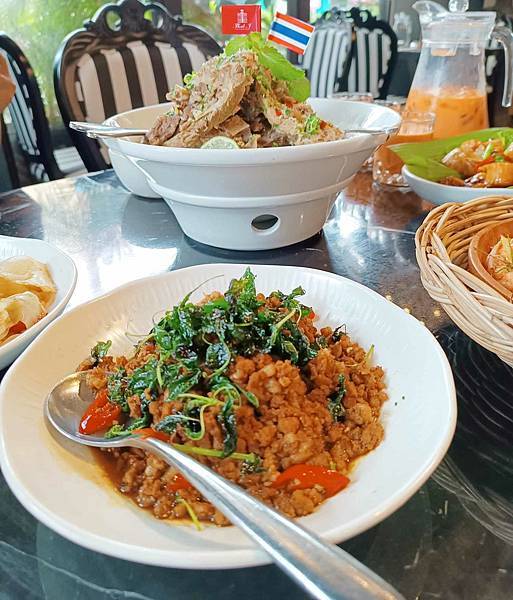 台中美食| Thai J 泰式料理-台中大墩店。法式浪漫花藝