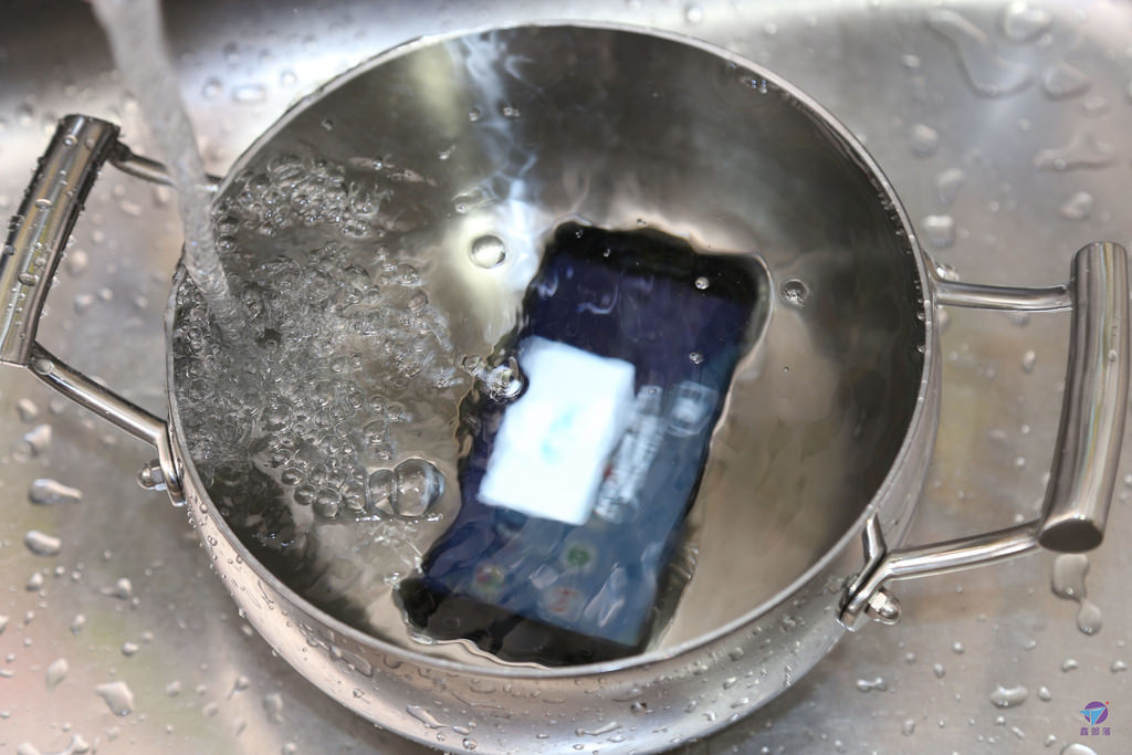 Samsung Galaxy A5 17 開箱評價之3 泡水影片 真 開箱 鑫部落心經營 痞客邦 Samsung Galaxy A5 17 開箱評價之3 泡水影片 真 開箱 鑫部落心經營 痞客邦
