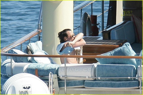 johnny-depp-shirtless