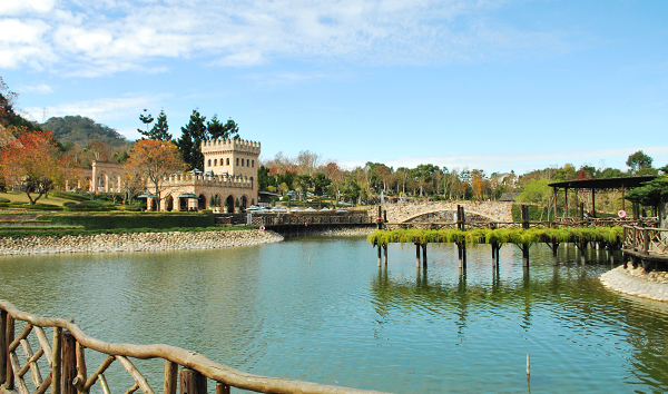 台中新社莊園-古堡與湖泊、湖畔碼頭