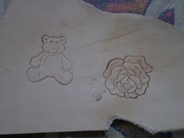 小熊和玫瑰花圖案