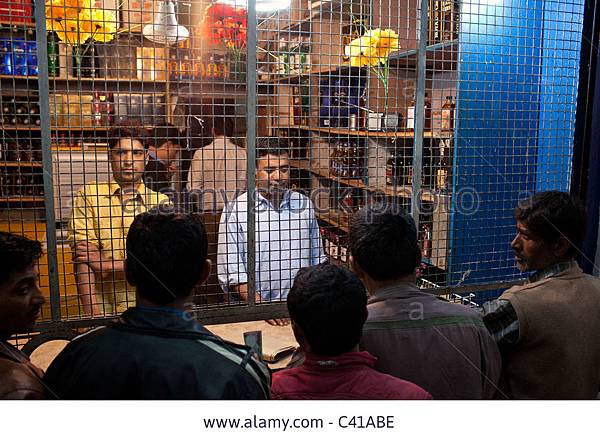 customers-buying-alcohol-in-a-wine-shop-in-srinagar-jammu-and-kashmir-C41ABE.jpg