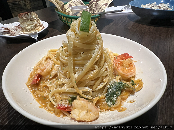 台北美食 美食推薦 文青美食 文青小店 古亭義大利麵 台北義大利麵 松露野菇燉飯 蝦醬義大利麵 台北甜點 台北提拉米蘇 台北平價美食 台北平價甜點 overthink餐飲