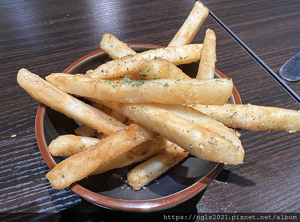 台北美食 美食推薦 文青美食 文青小店 古亭義大利麵 台北義大利麵 松露野菇燉飯 蝦醬義大利麵 台北甜點 台北提拉米蘇 台北平價美食 台北平價甜點 overthink餐飲