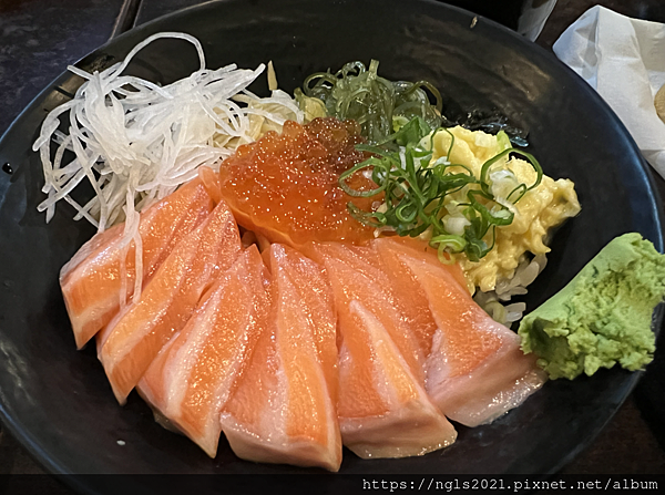 鮭魚親子丼｜築地鮮魚.png