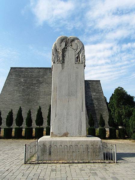 Qianling_Mausoleum_40_2013-08