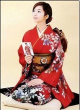 黃丹衣+十二單即五衣唐衣裳,是日本公家女性傳統服飾中最正式的 黃丹衣+十二單即五衣唐衣裳,是日本公家女性傳統服飾中最正式的