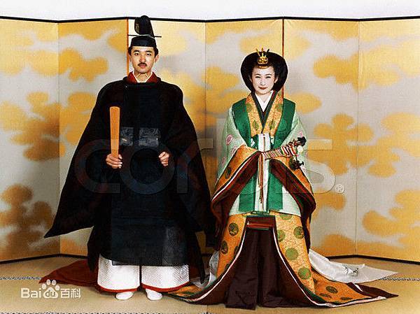 黃丹衣+十二單即五衣唐衣裳,是日本公家女性傳統服飾中最正式的 黃丹衣+十二單即五衣唐衣裳,是日本公家女性傳統服飾中最正式的