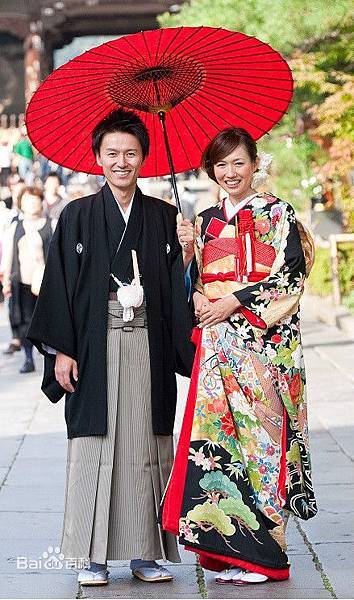 黃丹衣+十二單即五衣唐衣裳,是日本公家女性傳統服飾中最正式的 黃丹衣+十二單即五衣唐衣裳,是日本公家女性傳統服飾中最正式的