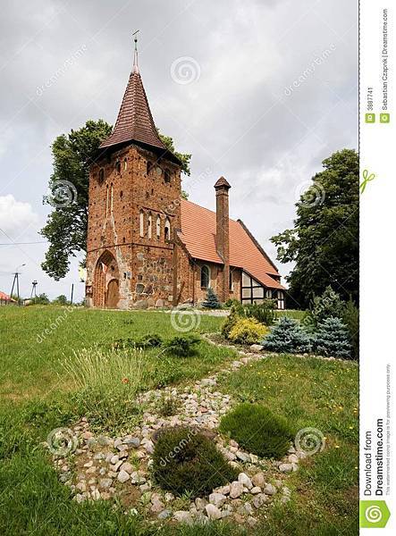 small-village-church-hill-3887741
