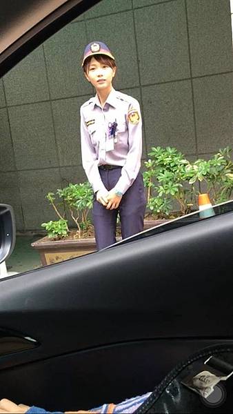 正妹女警劉育珊/霧峰分局成功派出所女警劉育姍，是台大企管系高