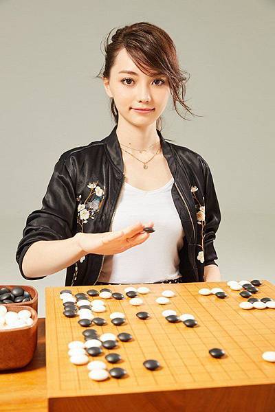 黑嘉嘉成「最強女棋士」/人工智慧首勝天才棋士/生於澳大利亞布 黑嘉嘉成「最強女棋士」/人工智慧首勝天才棋士/生於澳大利亞布