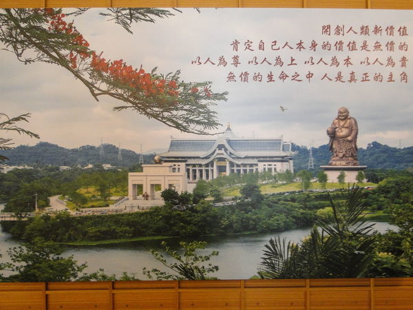 彌勒大道/姜紹祖在隆聖宮所捐獻的楹柱對聯,「義氣與山河並重」 彌勒大道/姜紹祖在隆聖宮所捐獻的楹柱對聯,「義氣與山河並重」