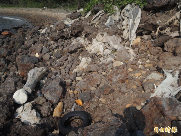 新竹縣新豐鄉海岸是「最毒海岸線」電弧爐的集塵灰，經採樣送驗，