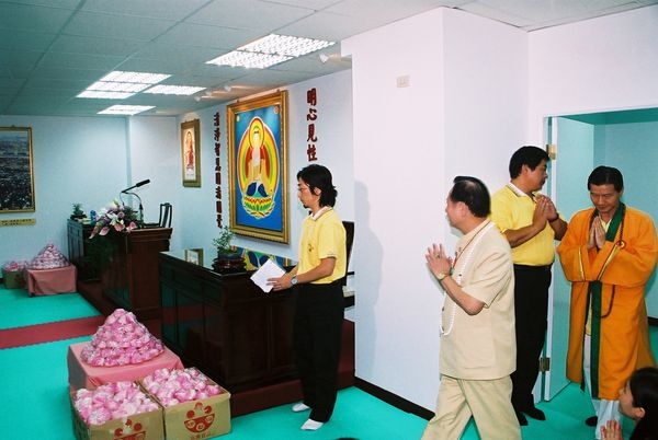 妙禪開勞斯萊斯「佛教如來宗」4000多萬元,購置2輛-感恩s 妙禪開勞斯萊斯「佛教如來宗」4000多萬元,購置2輛-感恩s