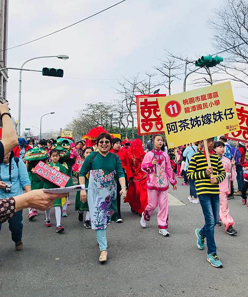 迎古董/客家開口獅/寶山鄉「打中午」/迎古董/的意思的就是中