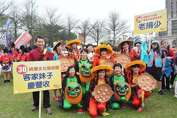 迎古董/客家開口獅/寶山鄉「打中午」/迎古董/的意思的就是中