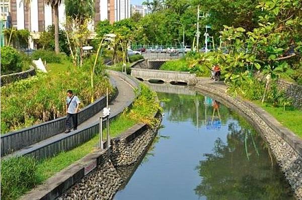 「宜蘭經驗」-找到好的建築師-透過公共工程進行景觀地貌及環境 「宜蘭經驗」-找到好的建築師-透過公共工程進行景觀地貌及環境