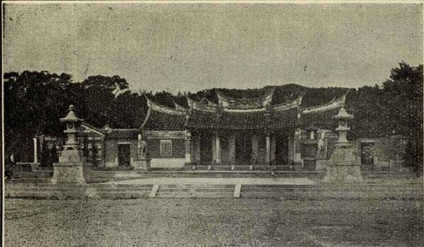 2018年新竹縣義民文化祭/1934年義民廟前有石馬及石燈籠 2018年新竹縣義民文化祭/1934年義民廟前有石馬及石燈籠