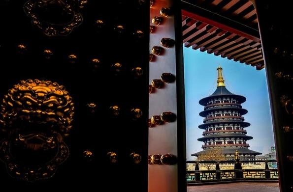 武則天天樞,隋唐洛陽城中軸建築群上著名的「七天建築」之一,為 武則天天樞,隋唐洛陽城中軸建築群上著名的「七天建築」之一,為