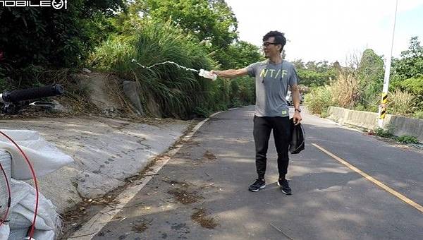 郵差被狗咬/被狗追/郵差踩高蹺-防狗追/資深獸醫提出一項自救