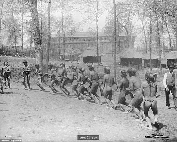 「原住民觀光」/1835年起直到1958年人類動物園(人類學 「原住民觀光」/1835年起直到1958年人類動物園(人類學