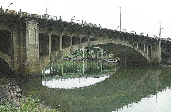 臺灣史上最美的橋-明治橋1927年，圓山的明治橋入選為臺灣八