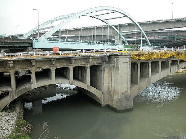 臺灣史上最美的橋-明治橋1927年，圓山的明治橋入選為臺灣八