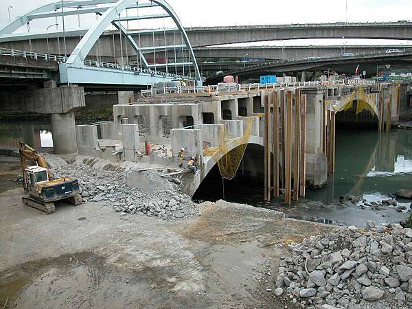 臺灣史上最美的橋-明治橋1927年，圓山的明治橋入選為臺灣八