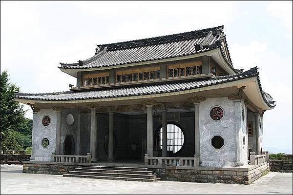 圓通禪寺俗稱圓通寺-釋迦牟尼佛、文殊菩薩、菩賢菩薩三尊大佛像