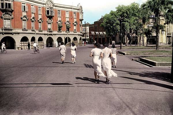 老照片/臺灣日日新報社原為落成於1908年的二層樓建築，19