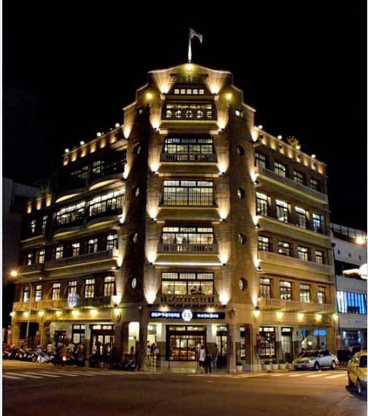 老照片/臺灣日日新報社原為落成於1908年的二層樓建築，19