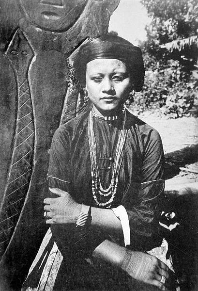 老照片/臺灣日日新報社原為落成於1908年的二層樓建築，19