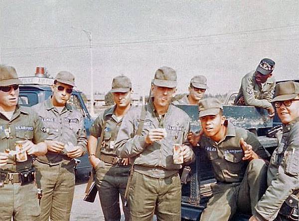 老照片/臺灣日日新報社原為落成於1908年的二層樓建築，19