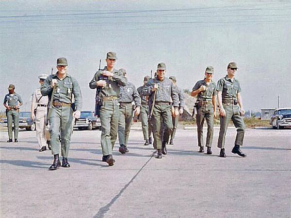 老照片/臺灣日日新報社原為落成於1908年的二層樓建築，19